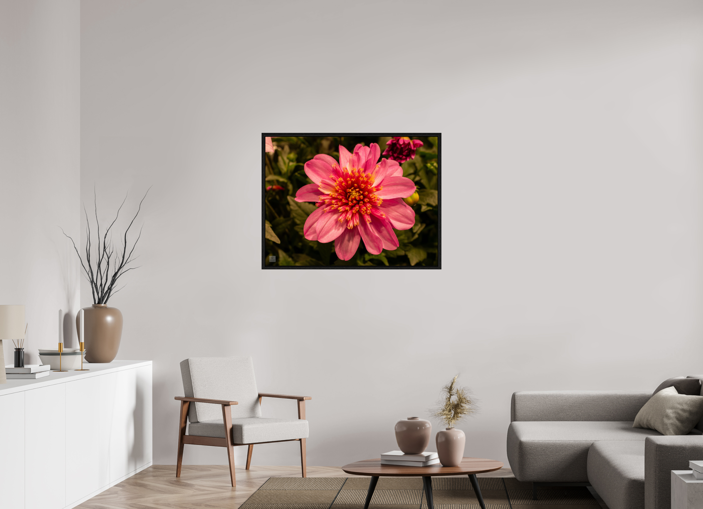 Dahlia_pink with yellow trim_aspect ratio 4:3